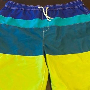 Mens swim trunks with mesh liner